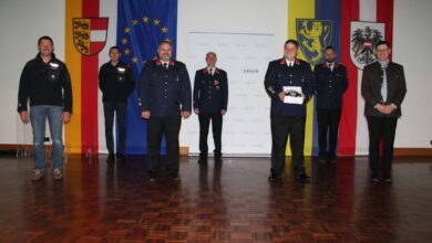 © Marktgemeinde Nötsch im Gailtal | Das neue Feuerwehrkommando in der Marktgemeinde Nötsch i.G. vl. OFK Martin Skina, OFK-Stv. Michael Schnabl, OFK u. GFK-Stv. Christian Urbanz, OFK-Stv. Andreas Druml, OFK u. GFK Michael Rachoi, OFK-Stv. Ronny Urban und Bgm. Alfred Altersberger