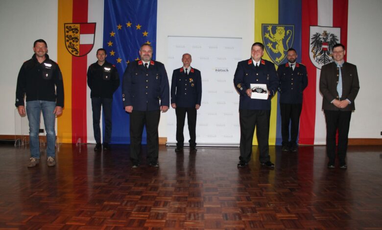 © Marktgemeinde Nötsch im Gailtal | Das neue Feuerwehrkommando in der Marktgemeinde Nötsch i.G. vl. OFK Martin Skina, OFK-Stv. Michael Schnabl, OFK u. GFK-Stv. Christian Urbanz, OFK-Stv. Andreas Druml, OFK u. GFK Michael Rachoi, OFK-Stv. Ronny Urban und Bgm. Alfred Altersberger