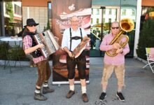 © creativomedia GmbH: Alfred Santner, am Foto: Albert Jank mit den Musikanten Rudolf Samidits und Partner Ernst