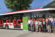 Am Bild v.l.n.r.: Markus Brandstätter, Bgm. DI Leopold Astner, Mag. Thomas Michor, Nina Fabian MEd, BH Dr. Heinz Pansi, Bgmin. Karoline Turnschek, Leopold Durchner, Christopher Gruber, Christian Plozner, Christopher Puntigam