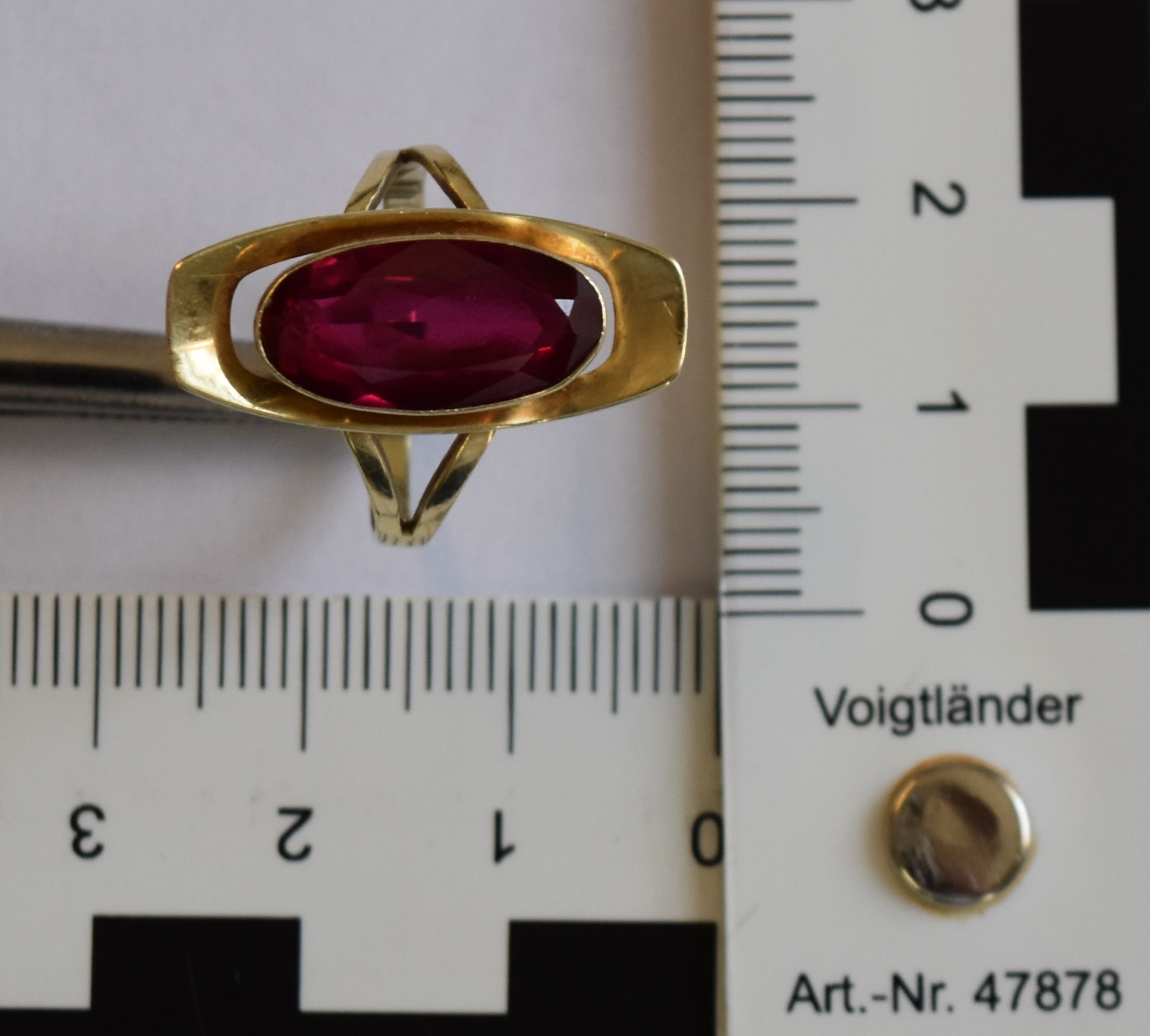 7. Ring Gold mit rotem Stein © LPD Stmk