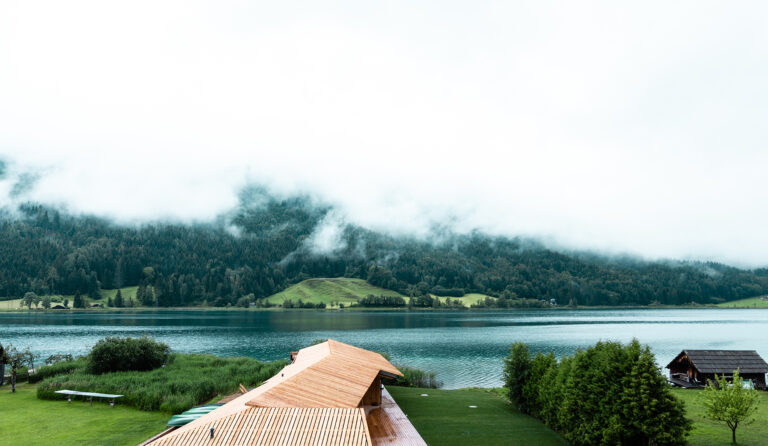 Traumhafter Ausblick auf den Weissensee © Neusacherhof 