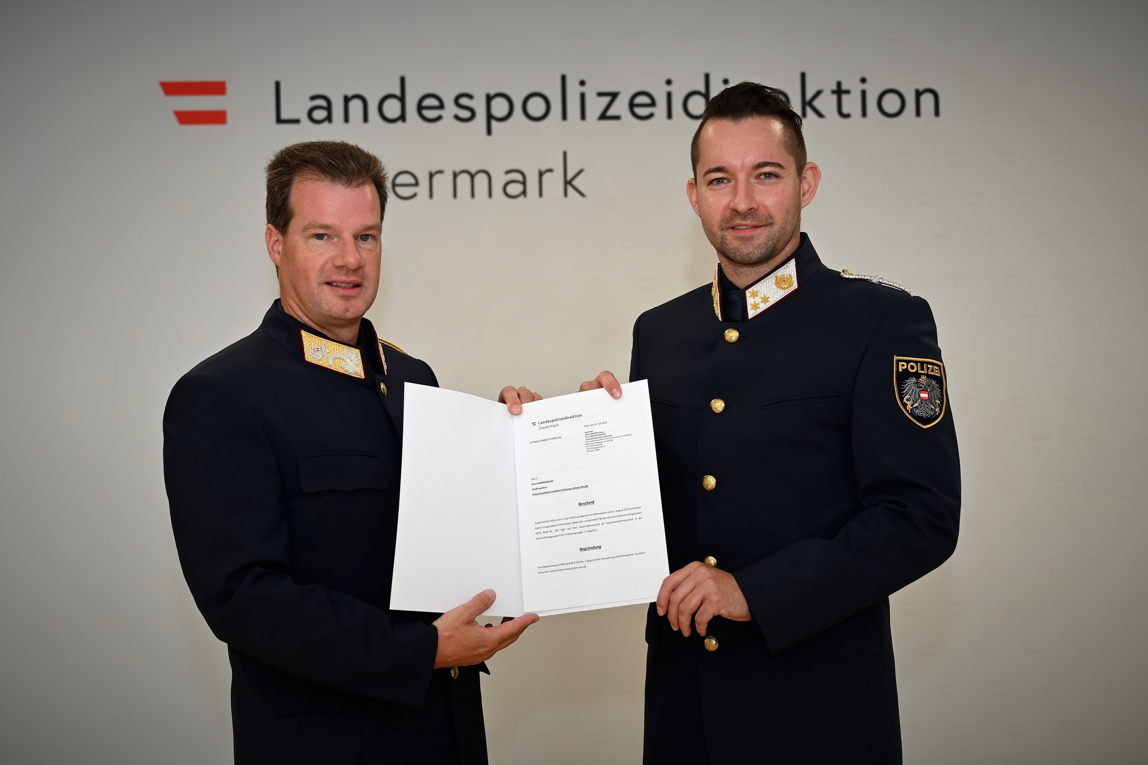 ©LPD-Stm-Hellinger, Landespolizeidirektor HR Gerald Ortner und Kontrollinspektor Ing. Thomas Auer der Polizeiinspektion Zeltweg