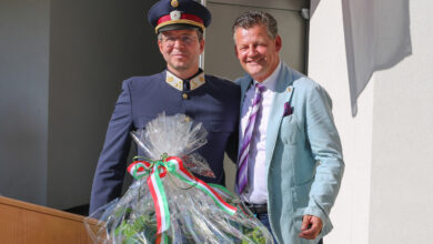 Polizeiinspektionskommandant Chefinspektor Markus Wernig mit Bürgermeister Christian Scheider. © PI Heiligengeistplatz