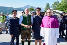 Landespolizeidirektor Gerald Ortner, Innenminister Gerhard Karner, Bundeskoordinatorin Elisabeth Lienhart und Diözesanbischof Wilhelm Krautwaschl (v.l.) ©BMI/Schober