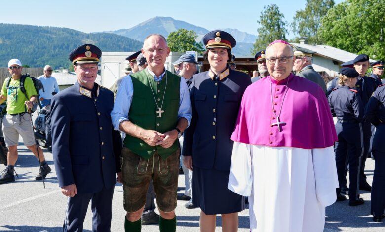 Landespolizeidirektor Gerald Ortner, Innenminister Gerhard Karner, Bundeskoordinatorin Elisabeth Lienhart und Diözesanbischof Wilhelm Krautwaschl (v.l.) ©BMI/Schober