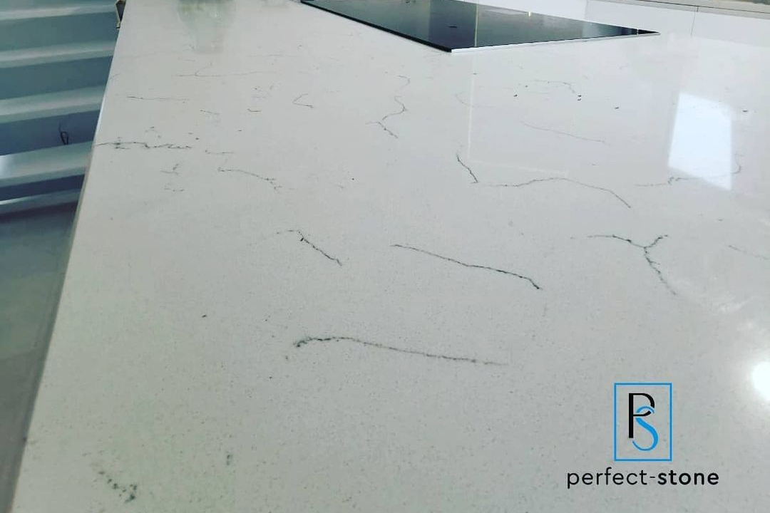Quarzkomposit Carrara poliert © perfect stone