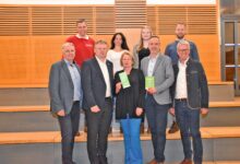 Vorstandsmitglieder der ARGE ARAM: v.l.n.r. Walter Ramsbacher, Rainer Holz, Leopold Astner, Birgit Ortner, Elke Beneke, Julia Rauscher, Markus Brandstätter, Christopher Gruber, Robert Buchacher © NLW