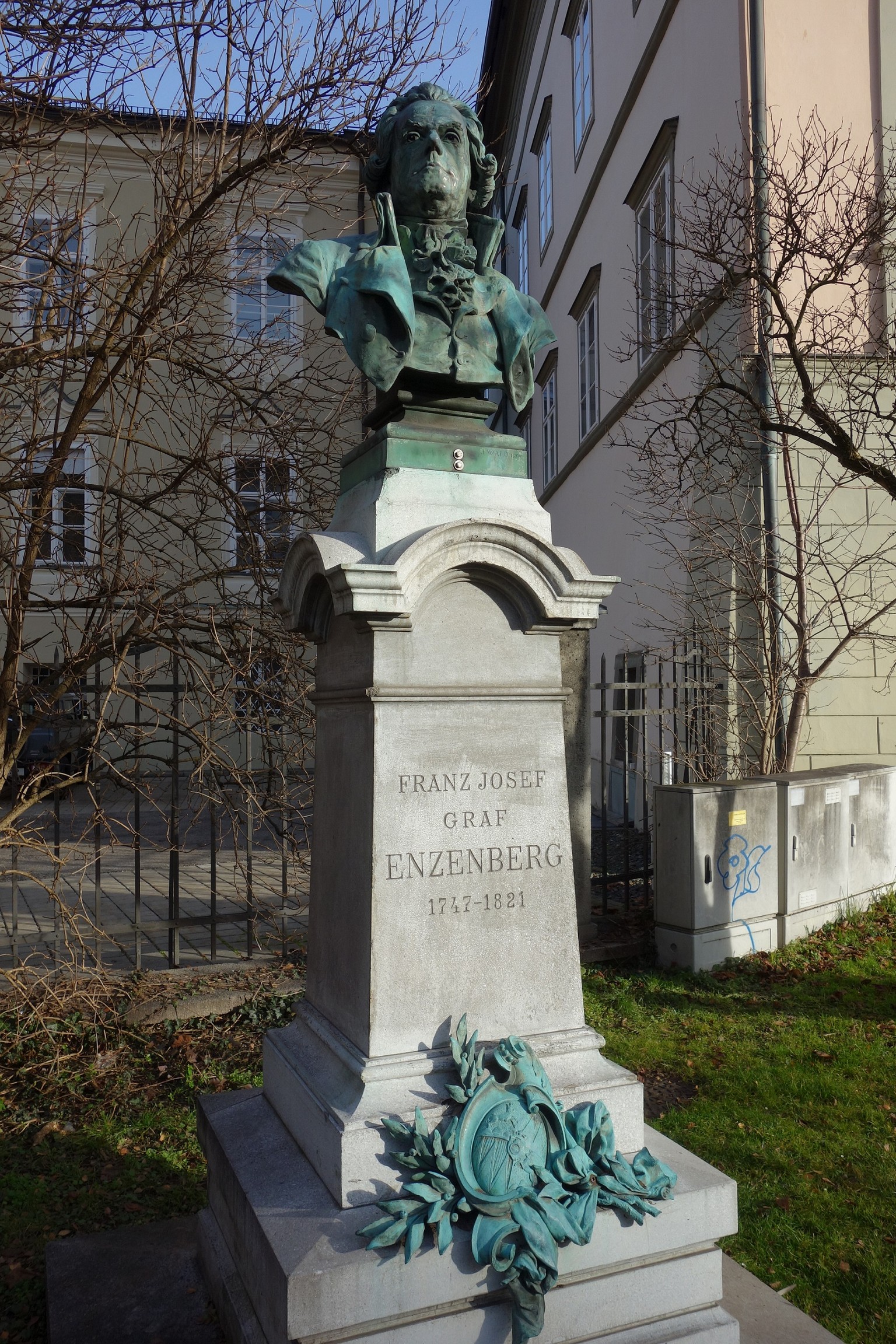 Denkmal von Franz Joseph Graf Enzenberg vor dem Klagenfurter Landhaus. © kärnten.museum/Robert Wlattnig