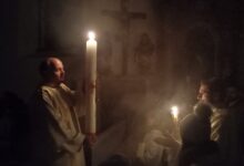 Foto ©Gasper/KK Auferstehungsfeier 2022 - von links: Diakon Oliver Günther mit Pfarrer Bernd Wegscheider