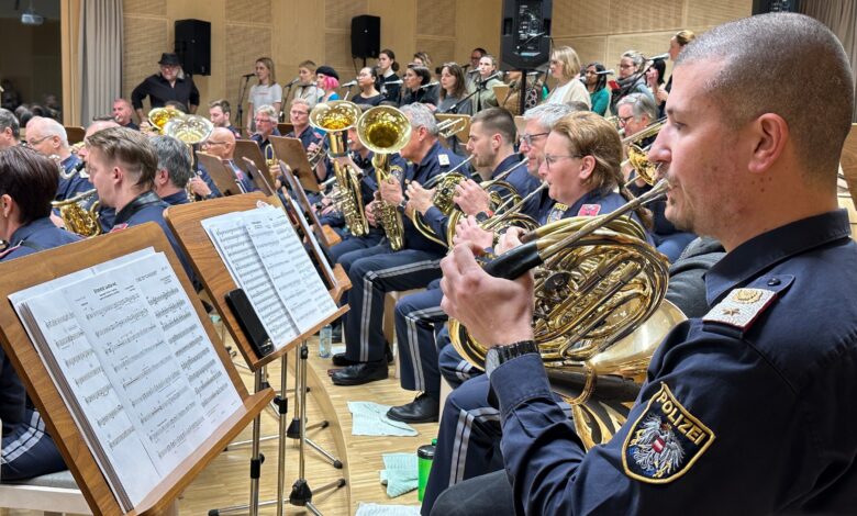 Polizeimusik Steiermark sowie POPVOX bei den gemeinsamen Proben im „Haus der Musik“ in Eggersdorf bei Graz © Polizeimusik Steiermark