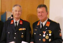 Ehrung E-OBI Kaufmann Sepp mit Kdt. Unterdorfer Fredi © Stützpunkt-Feuerwehr Winklern