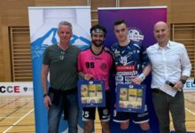 - Foto Spielerehrung: von links: Forelli (Obmann Stv. VSV), Dopona (Wien), Zehetner (ÖFBV President), Floriantschitz (VSV), Rainer (Obmann VSV) © VSV Unihockey