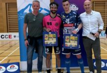 - Foto Spielerehrung: von links: Forelli (Obmann Stv. VSV), Dopona (Wien), Zehetner (ÖFBV President), Floriantschitz (VSV), Rainer (Obmann VSV) © VSV Unihockey