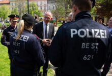 Innenminister Karner im Gespräch mit der Bereitschaftseinheit (BE)© LPD Stmk-Huber