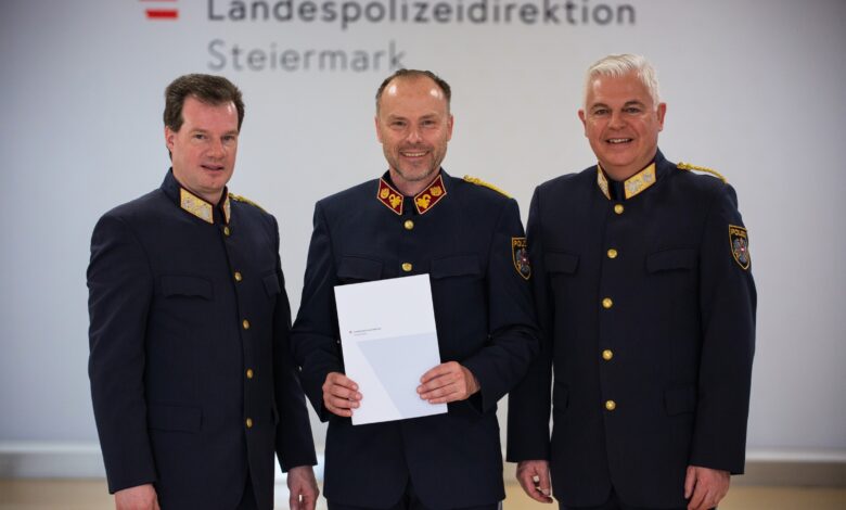 Mayer: Landespolizeidirektor Gerald Ortner, Mayer, stv. Landespolizeidirektor Alexander Gaisch ©LPD Stmk/Huber