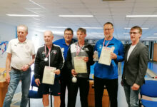 Von links: ÖSKB-Präsident KR Wilhelm Binder, Peter Treiber (Bgld, SPG Schlaining/Großwarasdorf, Oberschiedsrichter und LV-NÖ Ehrenpräsident Rudolf Schwarz, Ö-Meister Christian Schimanz (KSK Raiffeisen Ötztal), Werner RÖSSLER (KSK Klagenfurt Magdalensberg) und GR Franz Hatvan. © KSK Klagenfurt Magdalensberg