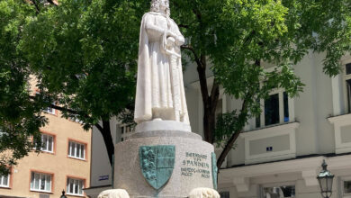 Heute steht der Spanheimer-Brunnen am Dr.-Arthur-Lemisch-Platz in Klagenfurt. © Geschichtsverein/Markus Böhm