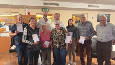 Foto Bluch von links + Anzahl der bereits absolvierten ÖSTA-Abnahmen: Fritz Sporis (33x), Ingrid Bluch (11x), Günther Gasper (Trainer), Gitti Schindler (36x), Silvia Spath (Kampfrichterin), Manfred Widmer (29x), Roxanne Keller (2x), Gerhard Neweklowsky (7x), Gunther Spath (Trainer)