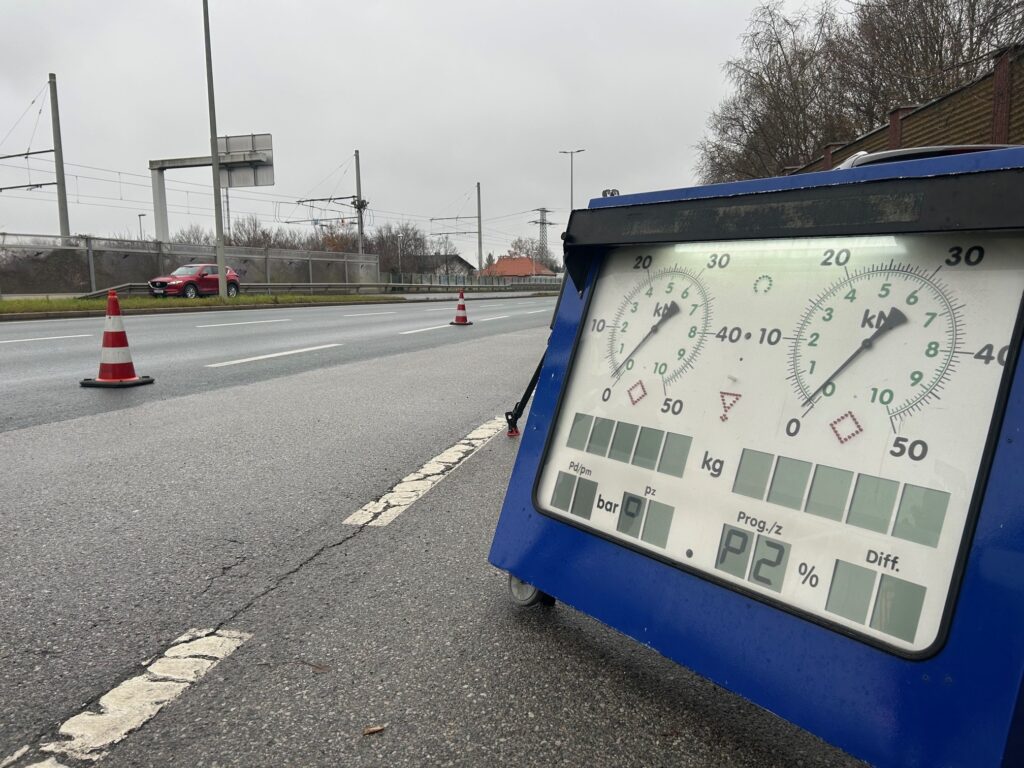 Erstbegutachtung am Kontrollplatz im Bereich Autobahnzubringer Graz-Ost © LPD Stmk