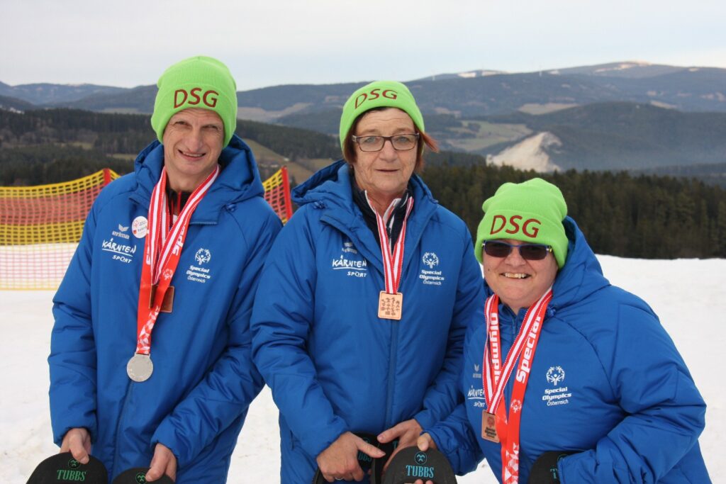 Trainerin Renate Reichmann mit Roland Slug (l.) und Nelly Lorenz (r.) © Auer/DSG Kärnten