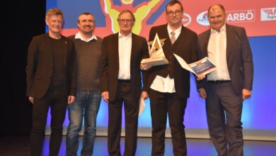 Foto/Schwagerle DSG Kärnten von links: Landessportdirektor Arno Arthofer, Diözesanreferent Markus Auer, Jahrhundertsportler Franz Klammer, Thomas Rametshofer und Riedergarten Immobilien Geschäftsführer Herbert Waldner