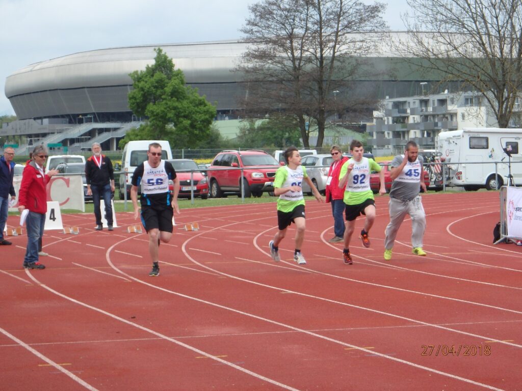 Foto zVg/KK: Thomas Rametshofer (Nr 56) beim Sprint in der Leopold-Wagner-Arena