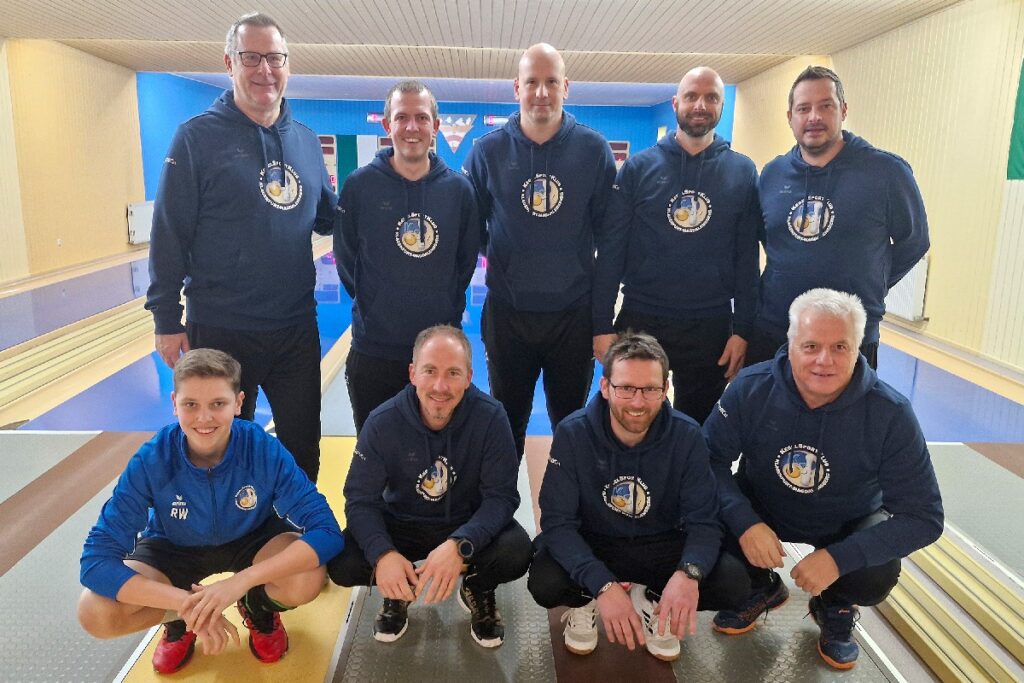 KSK Klagenfurt-Magdalensberg in Leoben, stehend von links: Obmann Werner Rössler, Günter Snieder jun., Andrej Lahovec, Roman Leitner und Sportkapitän Daniel Waldhauser; hockend von links: Rafael Waldhauser, Dominik Konec, Martin Oberrauner und Adolf Pichler ©KSK Klagenfurt-Magdalensberg