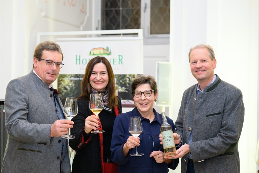 LK-Obmann Ing. Hannes Gruber, Maria Sauer, Michaela Sommer, Wolfgang Wallner Bauernbunddirektor (fotokerschi)