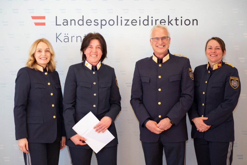 Landespolizeidirektorin Michaela Kohlweiß, Chefinspektorin Angelika Breschniak, Generalmajor Arthur Lamprecht, Oberstleutnant Katrin Horn © LPD Kärnten