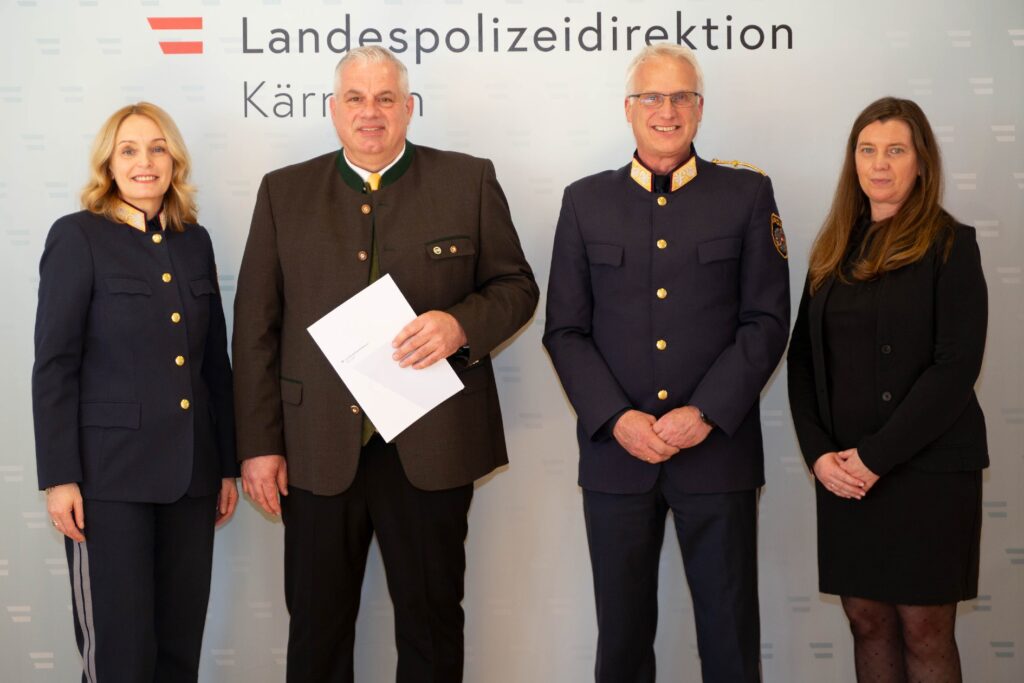 Landespolizeidirektorin Michaela Kohlweiß, Chefinspektor Peter Isopp, Generalmajor Arthur Lamprecht, Rätin Natascha Painter © LPD Kärnten