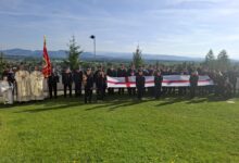 Gruppenfoto mit Pfarrer Bernd Wegscheider, Diakon Oliver Günther, Ministratin Sarah Ellersdorfer und den Kameradinnen und Kameraden der FF Zell-Gurnitz. © Günther Gasper