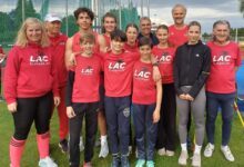 Foto/Claudia-Gasper Mero: Die Teilnehmer des Wettkampfes mit dem Kampfgericht