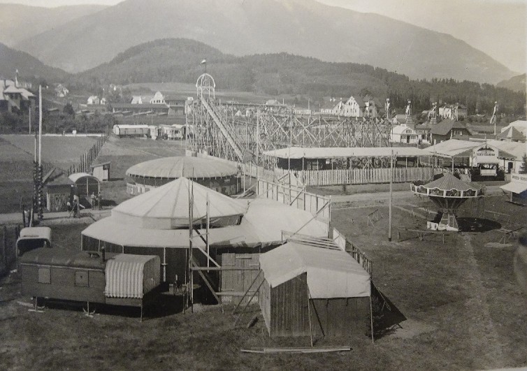 Der Vergnügungspark auf der ÖWA. © Archiv und Museum der Stadt Villach