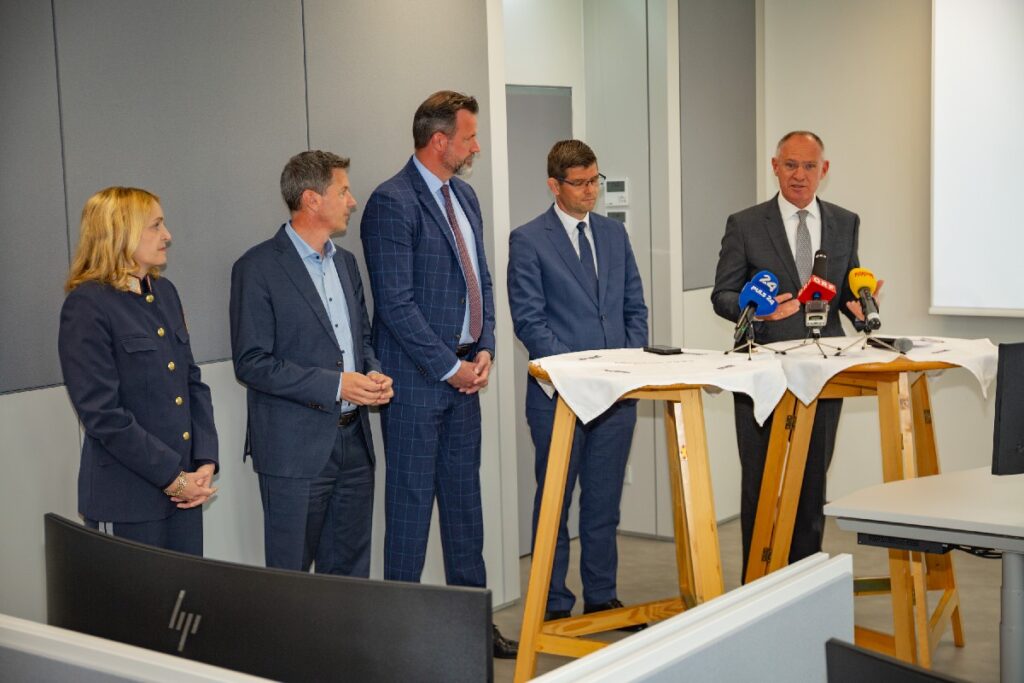 Innenminister Gerhard Karner bei seinen Ausführungen © Landespolizeidirektion Kärnten/Dexl