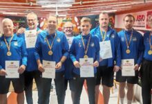 KSK Klagenfurt-Magdalensberg – Meister der Kärntner Landesliga 2024/2025 Stehend von links: KSKV Vize Gernot Harder, Adolf Pichler, Werner Rössler, Hannes Bergner, Günter Snieder jun. Rafael Waldhauser, Patrick Geier, Florian Zeleny und Ilija Lamesic ©KSK Klagenfurt-Magdalensberg