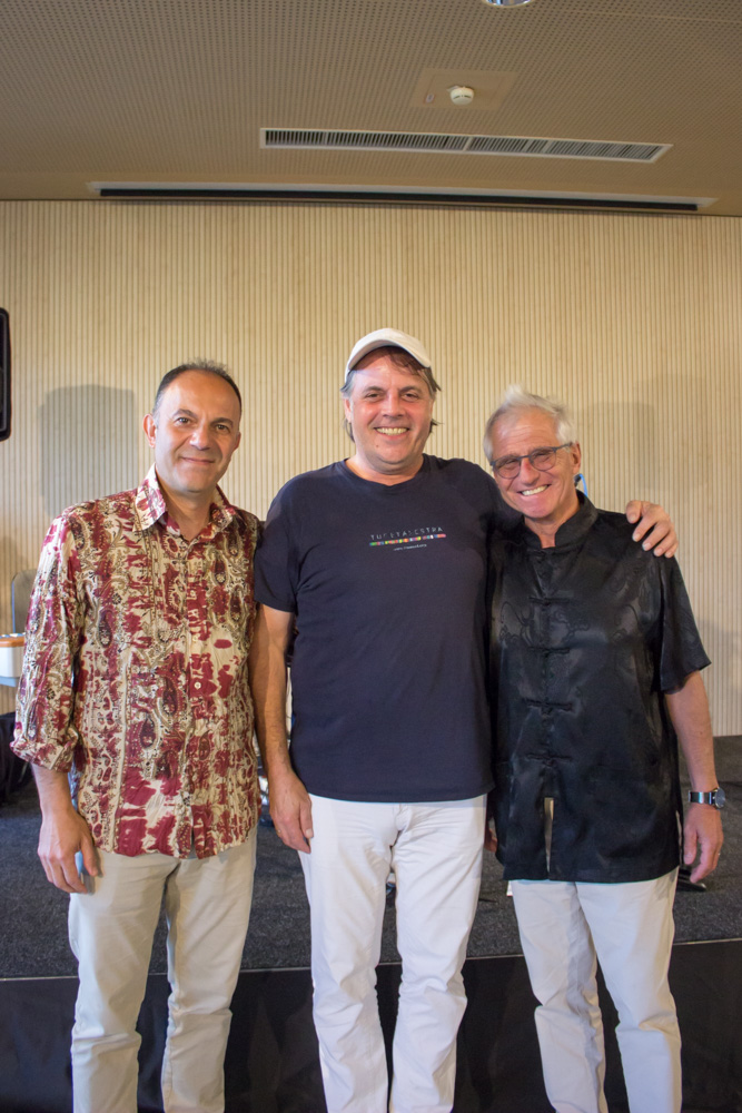 Musiker Karen Asatrian und Richi Klammer gemeinsam mit Veranstaltungsinitiator Prof. Dr. Lind © TiKo