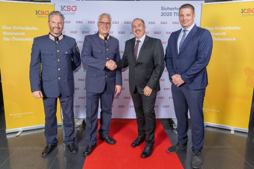 Kontrollinspektor Günther Kazianka, Generalmajor Arthur Lamprecht, Peter Kaderbek (REWE) und Thomas Pürstinger (REWE) © LPD Tirol/Bernhard Gruber