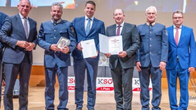 Innenminister Gerhard Karner, Kontrollinspektor Günther Kazianka, Thomas Pürstinger, Peter Kaderbek, Generalmajor Arthur Lamprecht und KSÖ-Vizepräsident Karl Schlögl © LPD Tirol/Bernhard Gruber