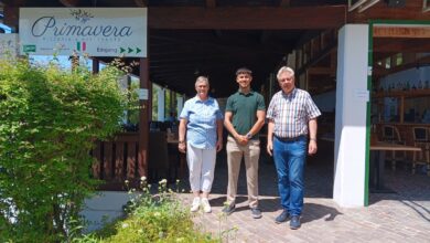 Vizebürgermeisterin Irmgard Hartlieb, Marcel Schwarz und Bürgermeister DI Leopold Astner.