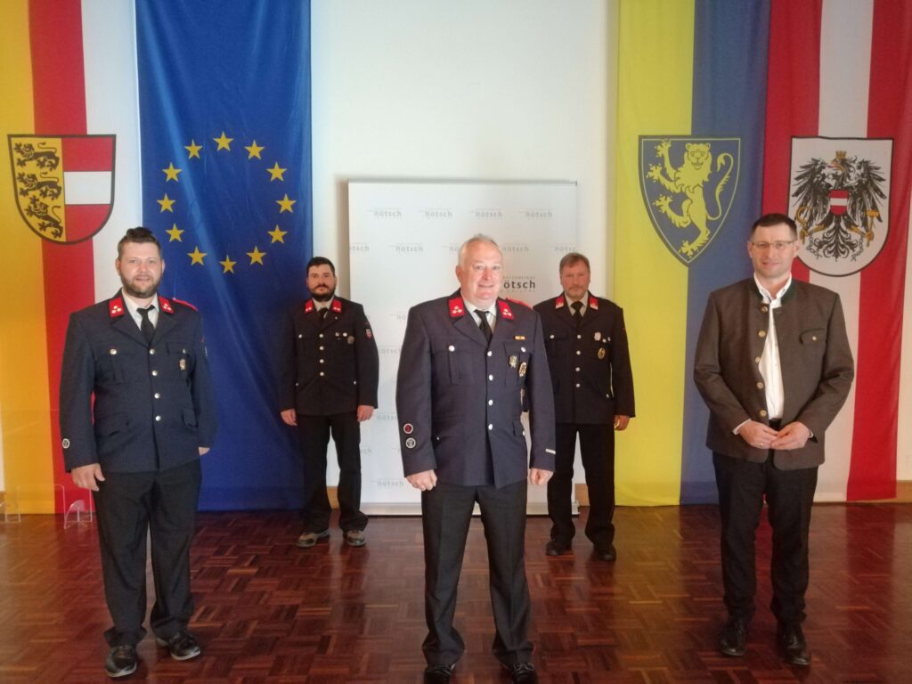 © Marktgemeinde Nötsch im Gailtal | Ein großer Dank für die Unterstützung der Wahl gilt unserer Wahlbehörde bestehend aus vl. Alexander Rachoi, Kevin Petrasch, Michael Rohr, Christian Kofler, Bgm. Alfred Altersberger