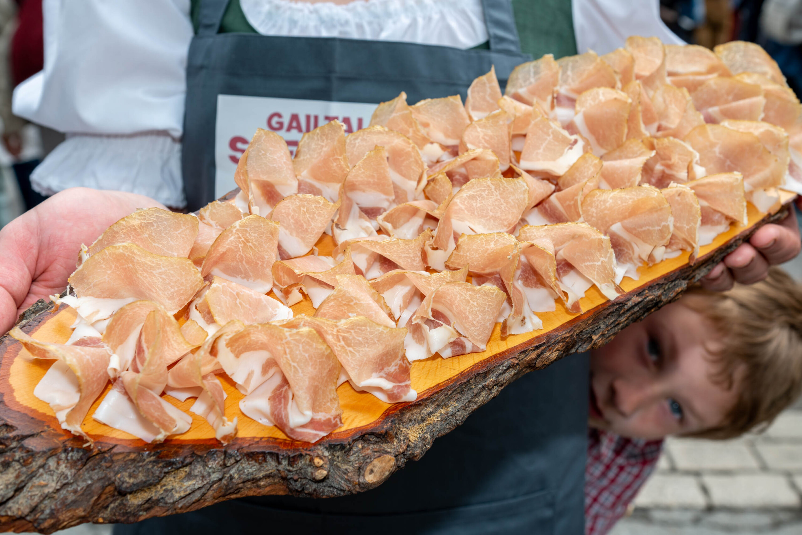 © creativomedia GmbH – “Gailtaler Speck g. g. A.” zum Zugreifen