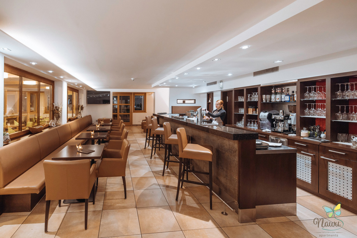 Loslassen in lockerer Atmosphäre bei fruchtigen Getränken in guter Gesellschaft © nawu naturwunder apartments