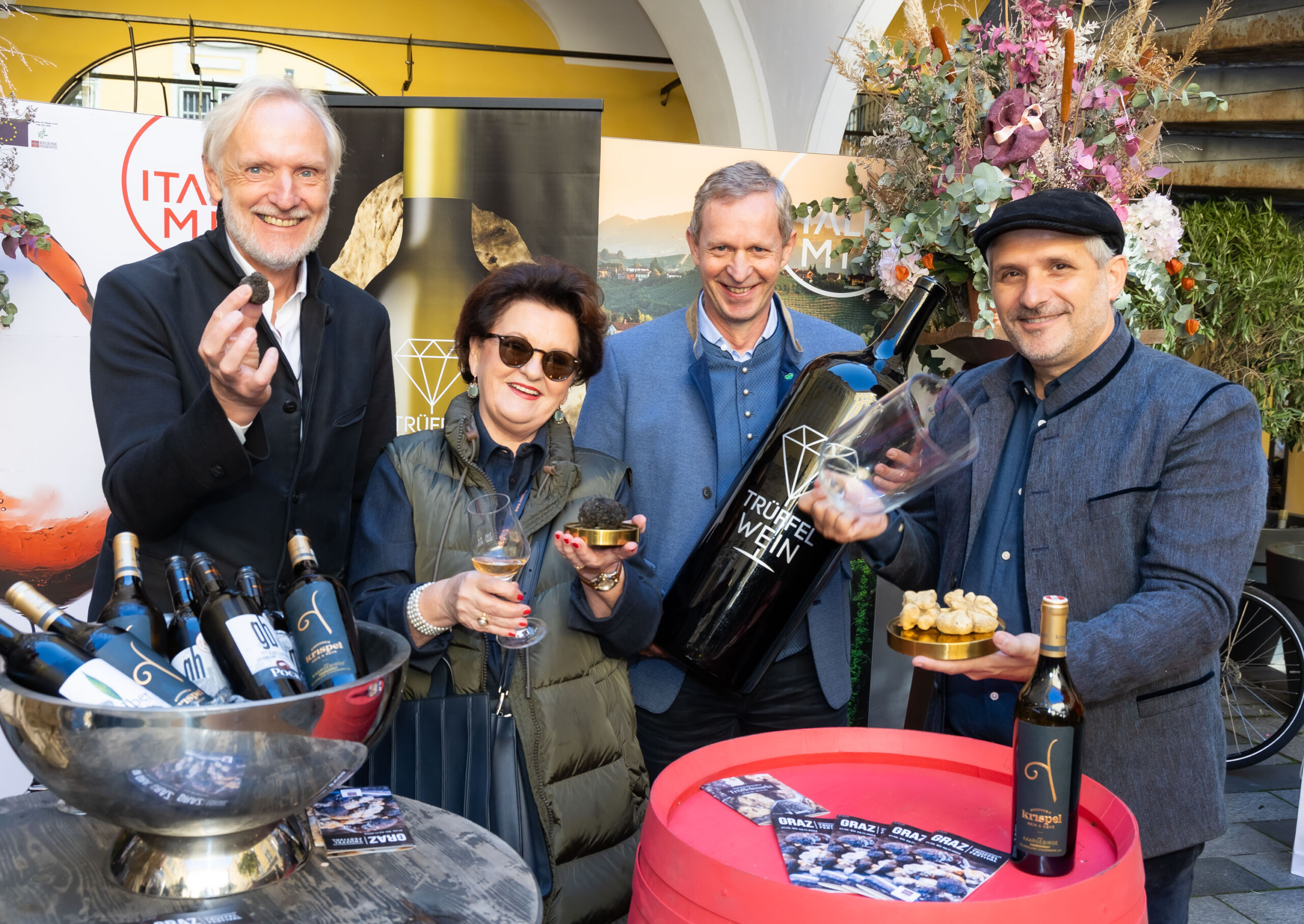 Eröffnung Trüffelmarkt Stadtrat Riegler, Waltraud Hutter, Dieter Hardt-Stremayr, Giuseppe Perna (c) GrazTourismus Werner Krug (2)