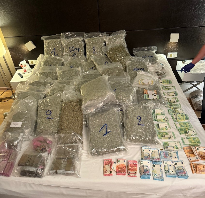 Suchtgiftsicherstellung mit Bargeld © LPD Stmk