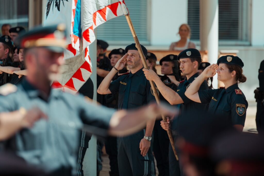 Ehrenformation beim Abspielen von Landes- und Bundeshymne © LPD Stmk/Martinelli