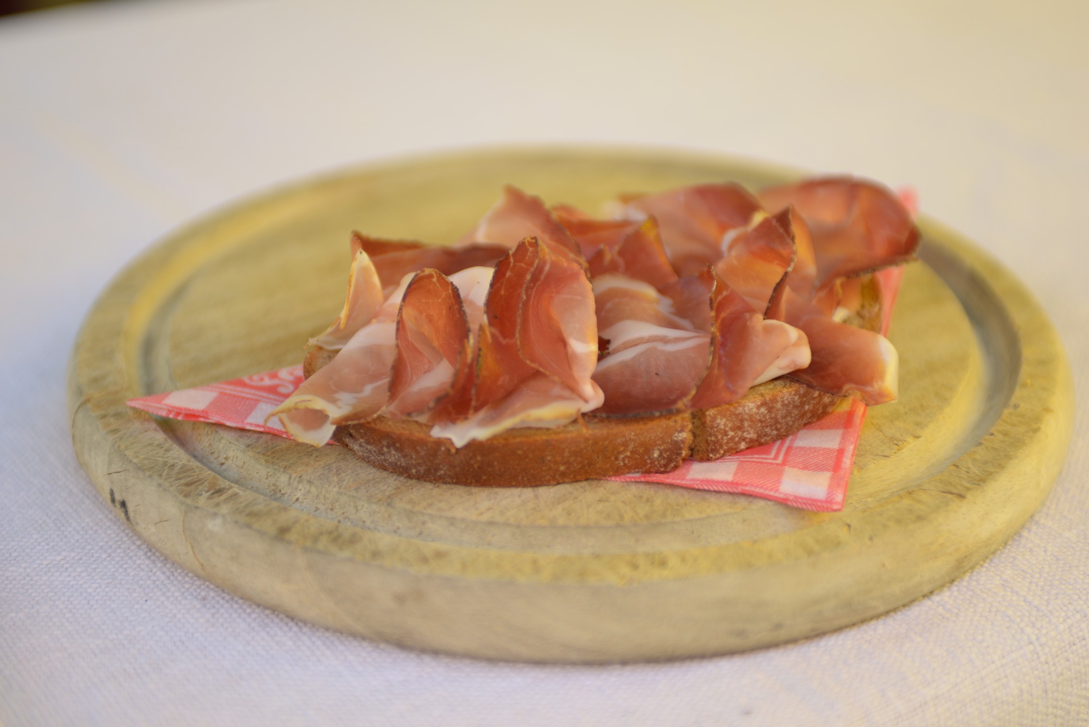 verlockendes Speckbrot mit Gailtaler Speck g. g. A. @ creativomedia GmbH