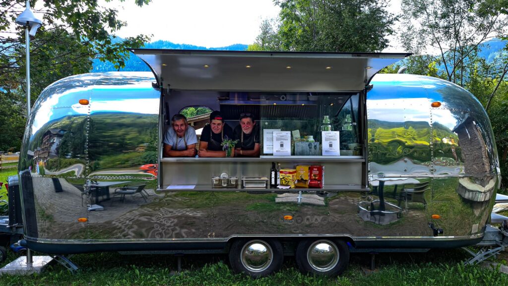 Landespolizeidirektorin Michaela Kohlweiß, Chefinspektorin Angelika Breschniak, Generalmajor Arthur Lamprecht, Oberstleutnant Katrin Horn © LPD Kärnten