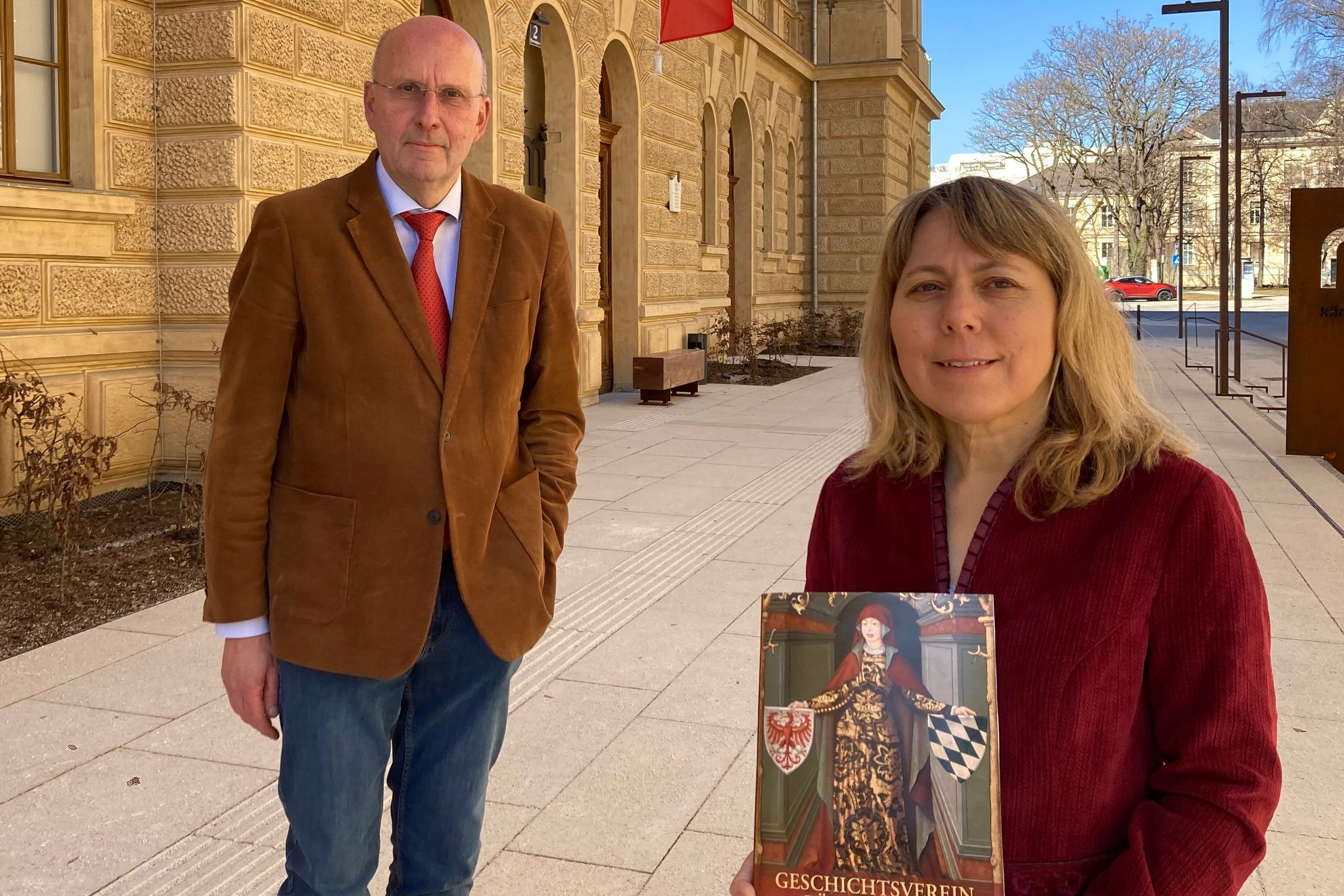 Archäologin und Buch-Herausgeberin Astrid Steinegger 1999 bei Grabungsarbeiten auf Burg Rabenstein. © M. Lehner