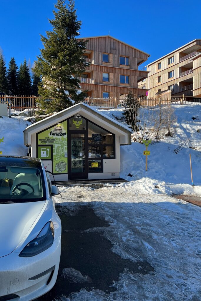 Farmtogo bietet beste Kulinarik und Energie für die E-Autos. © Farmtogo